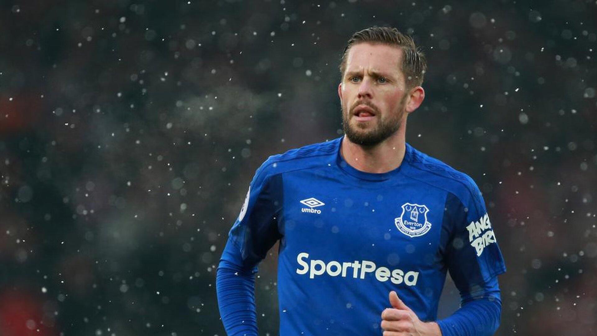 talkSPORT独家，马奎尔未来现转机？曼联开启一年续约非正式对话